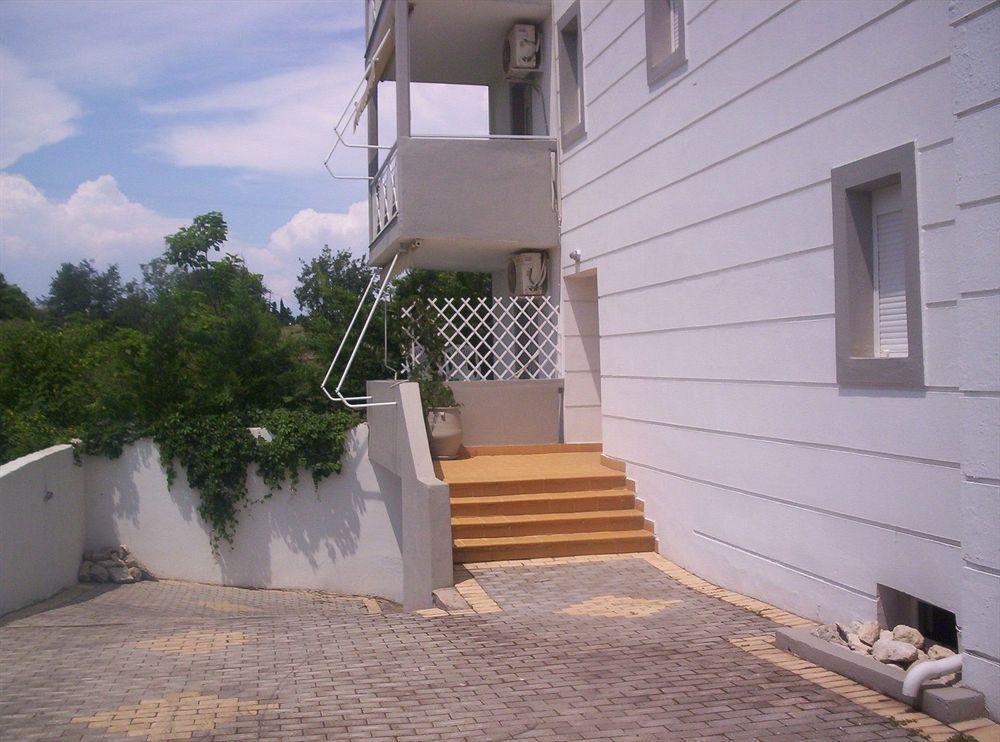 Milos Apartments Afytos Exterior photo